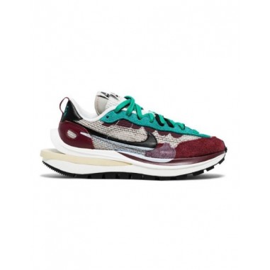 Nike Vaporwaffle Sacai Villain Red...